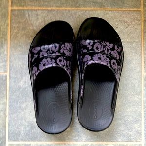 OOFOS Black sandles